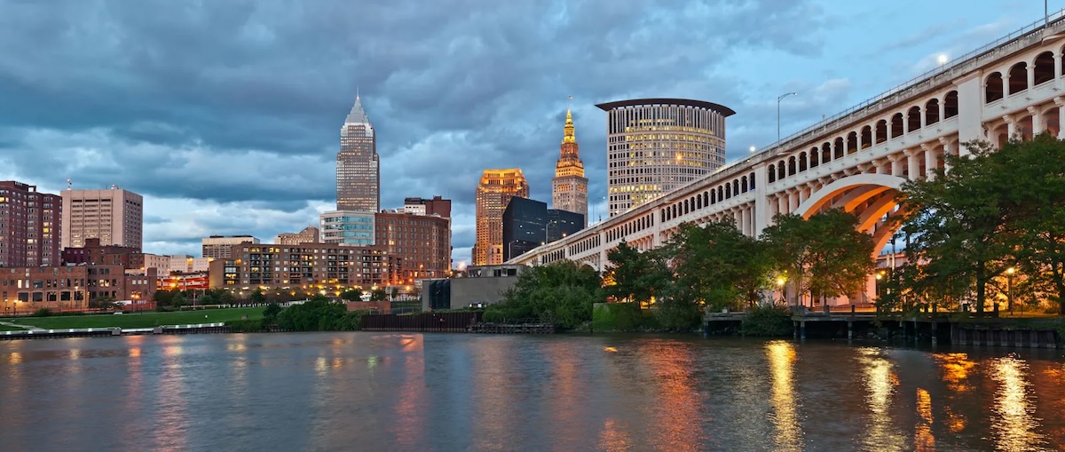 A Guide to Dating in Cleveland OH: Lakefront Love